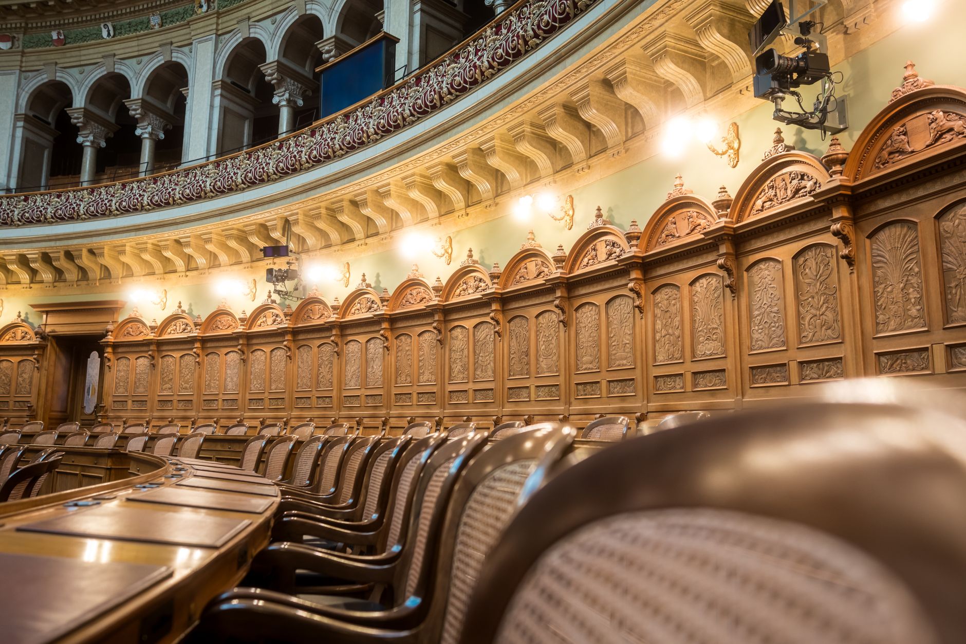 Piątek decyzji! Nawrocki podpisał 8 ustaw, zawetował 2 i rozpętał polityczną burzę