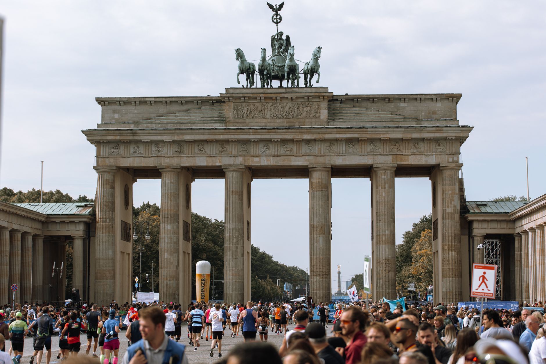 Berlin w szoku! Zamachowiec wjechał furgonetką w uczestników Parady Równości. Jeden zmarł, 29 rannych